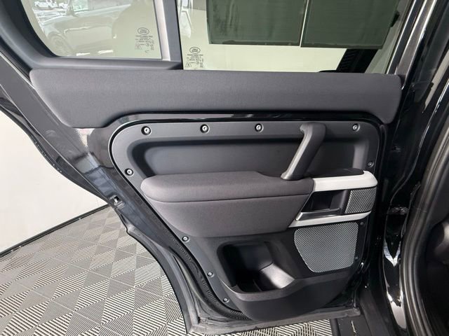 Used 2023 Land Rover Defender 130 SE image 35