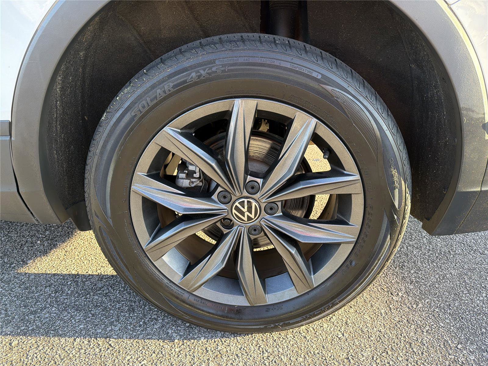 Used 2022 Volkswagen Tiguan SE image 17