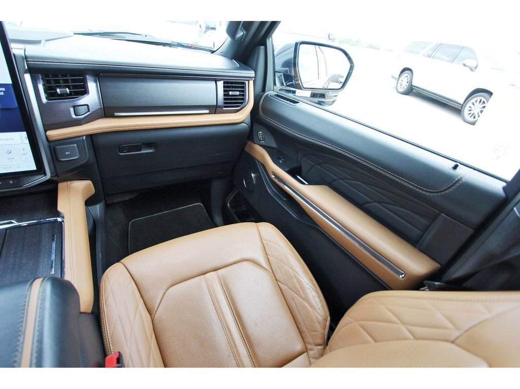 Used 2022 Ford Expedition Platinum image 10