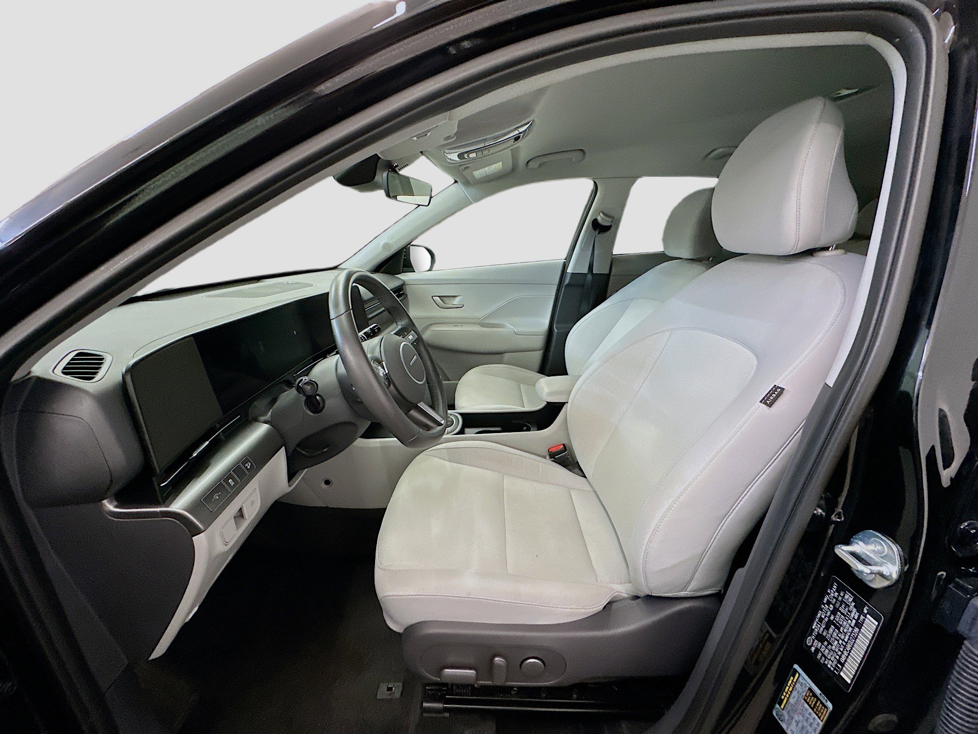 Used 2025 Hyundai Kona SEL image 13