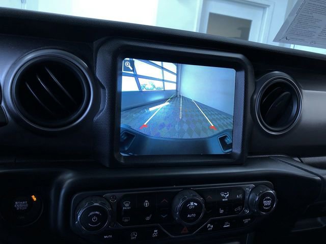 Used 2021 Jeep Gladiator Willys AWD/4WD image 22