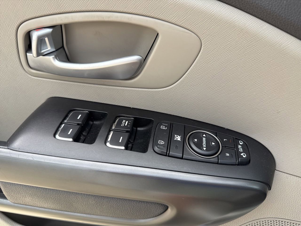 Used 2018 Kia Sedona LX image 26