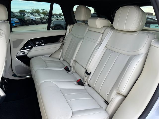 Used 2025 Land Rover Range Rover SE image 16