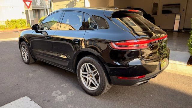 Used 2021 Porsche Macan AWD/4WD image 2