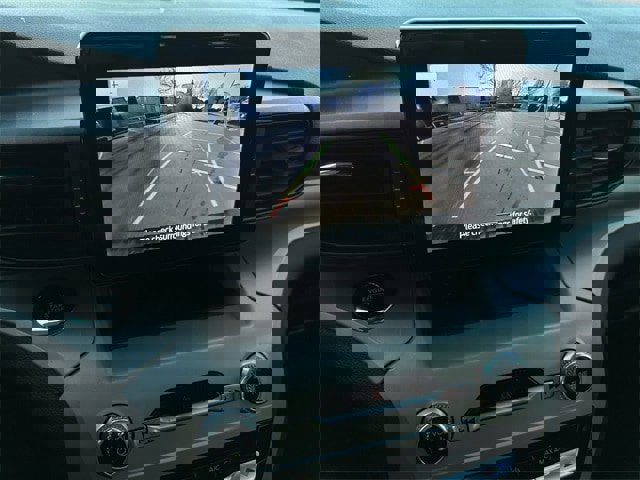 Used 2023 Ford Explorer XLT image 18