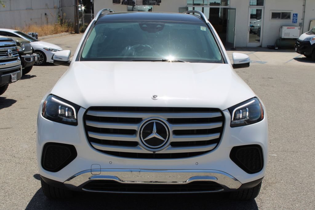 Used 2024 Mercedes-Benz GLS 450 4MATIC image 2