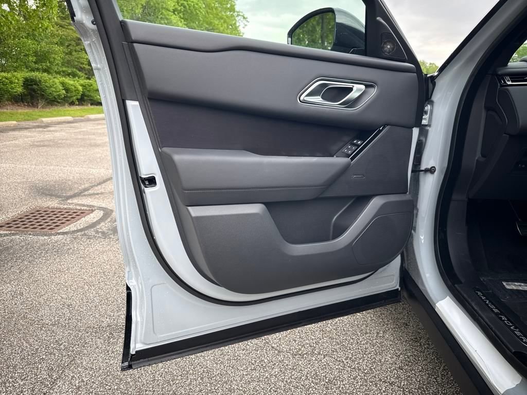 Used 2026 Land Rover Range Rover Velar Dynamic SE image 12