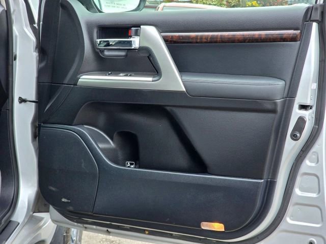 Used 2013 Toyota Land Cruiser AWD/4WD image 32