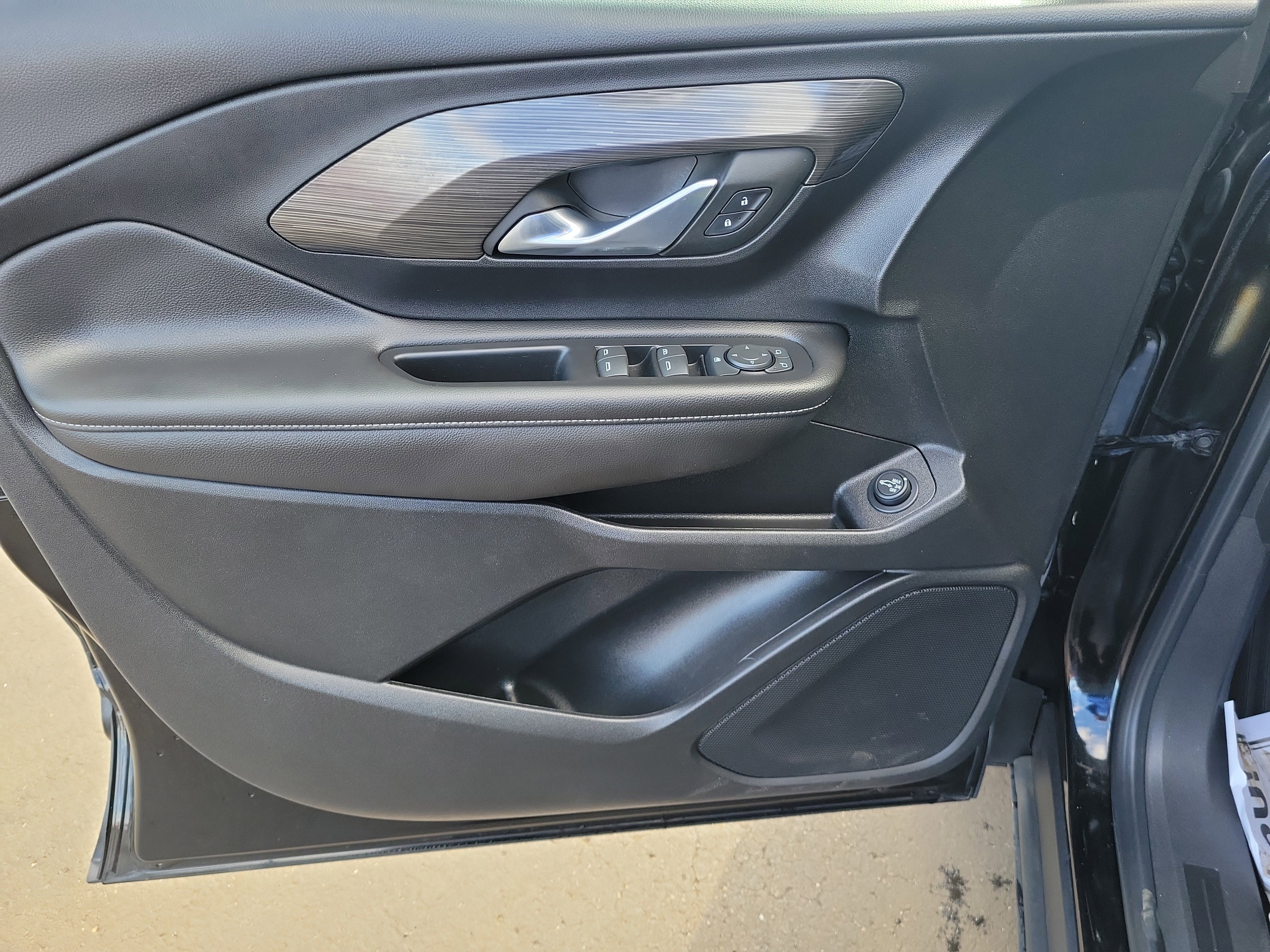 Used 2023 GMC Terrain SLE w/ Driver Convenience Package image 18