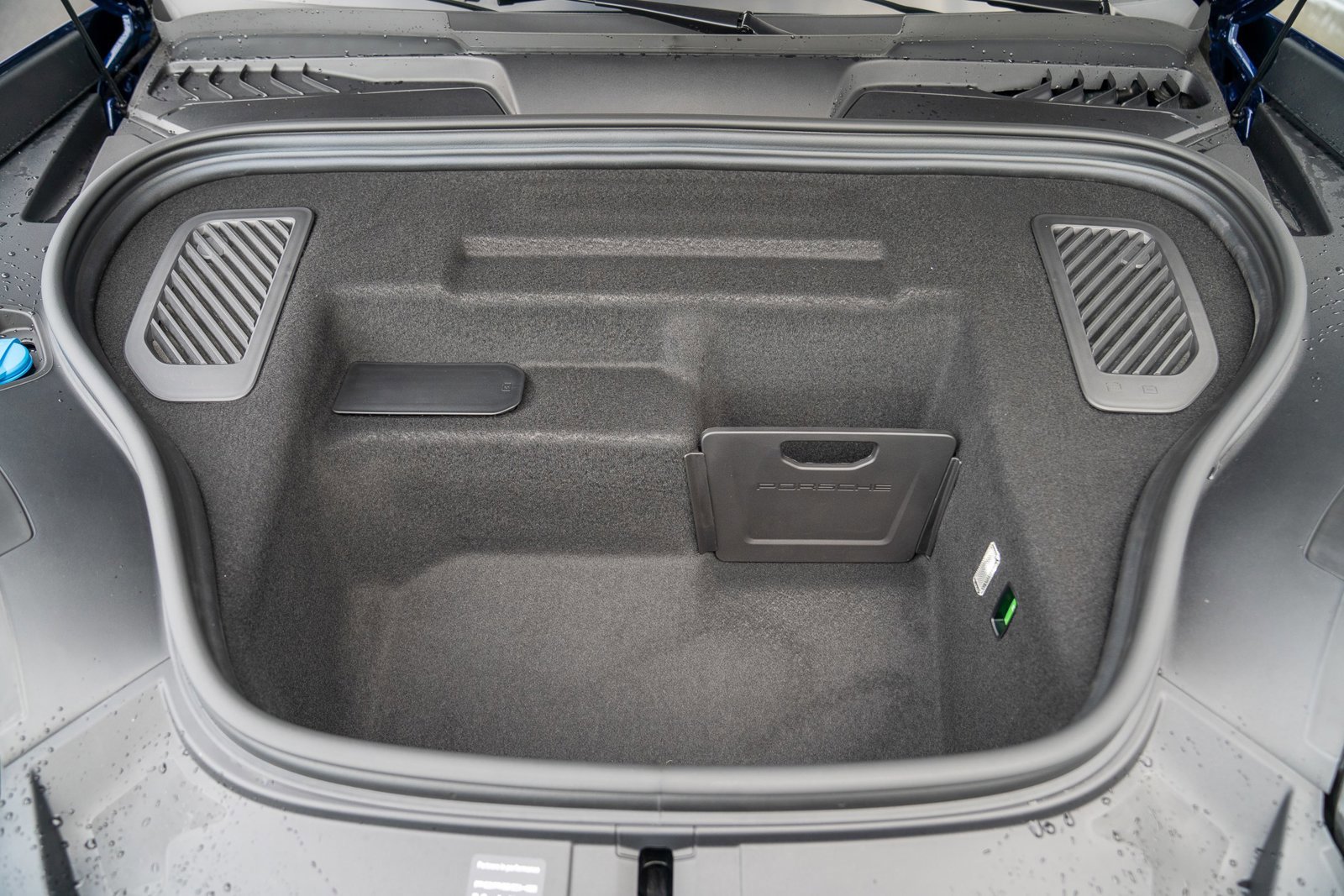 New 2025 Porsche Macan 4S Electric image 30