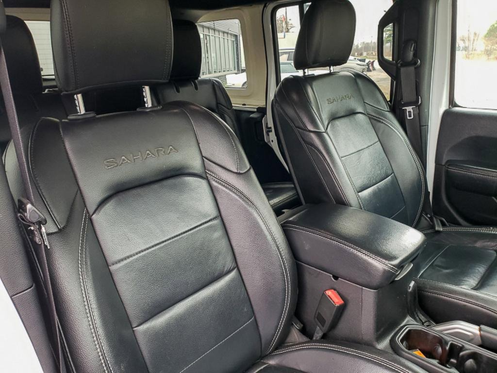 Used 2018 Jeep Wrangler Unlimited Sahara w/ Dual Top Group image 32