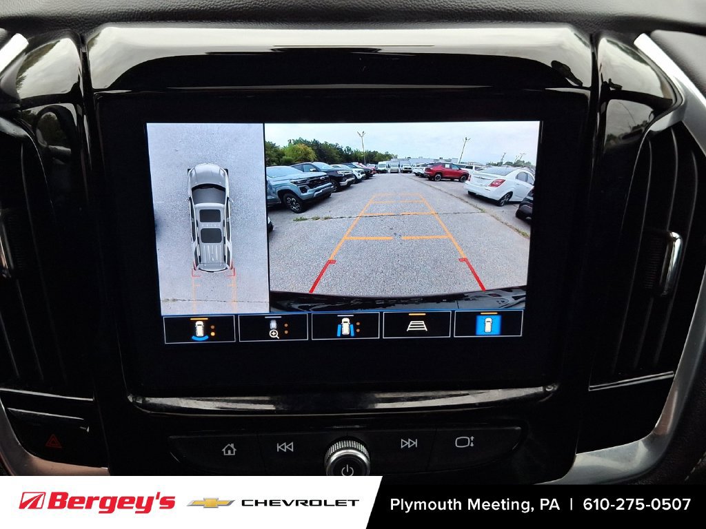Used 2023 Chevrolet Traverse Premier FWD image 23
