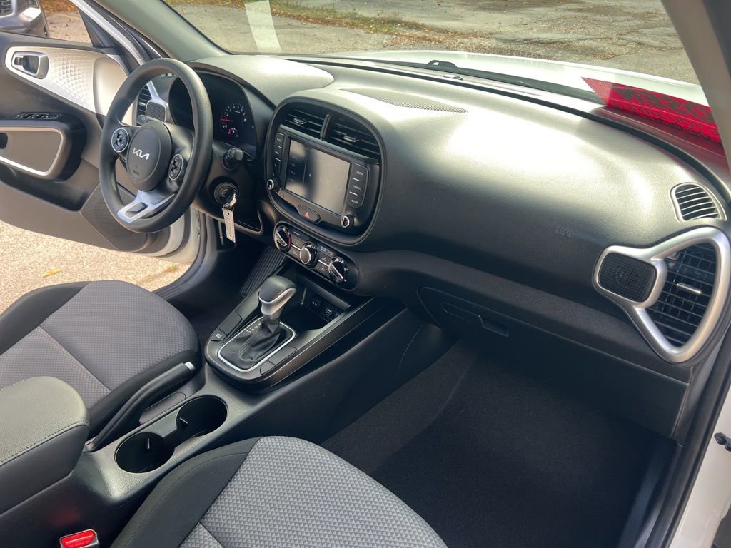 Certified 2022 Kia Soul LX image 21
