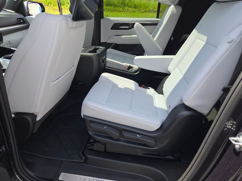 Used 2026 Chevrolet Suburban Premier AWD/4WD image 20