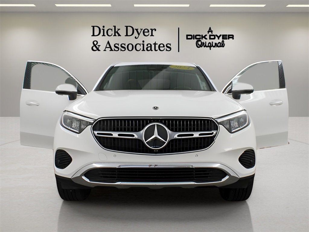 Used 2024 Mercedes-Benz GLC 300 4MATIC image 9