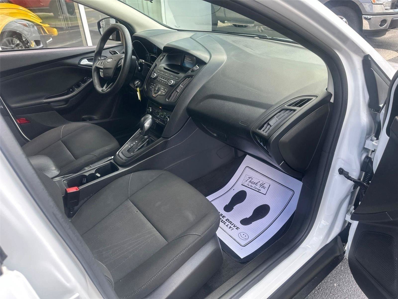 Used 2017 Ford Focus SE FWD image 9