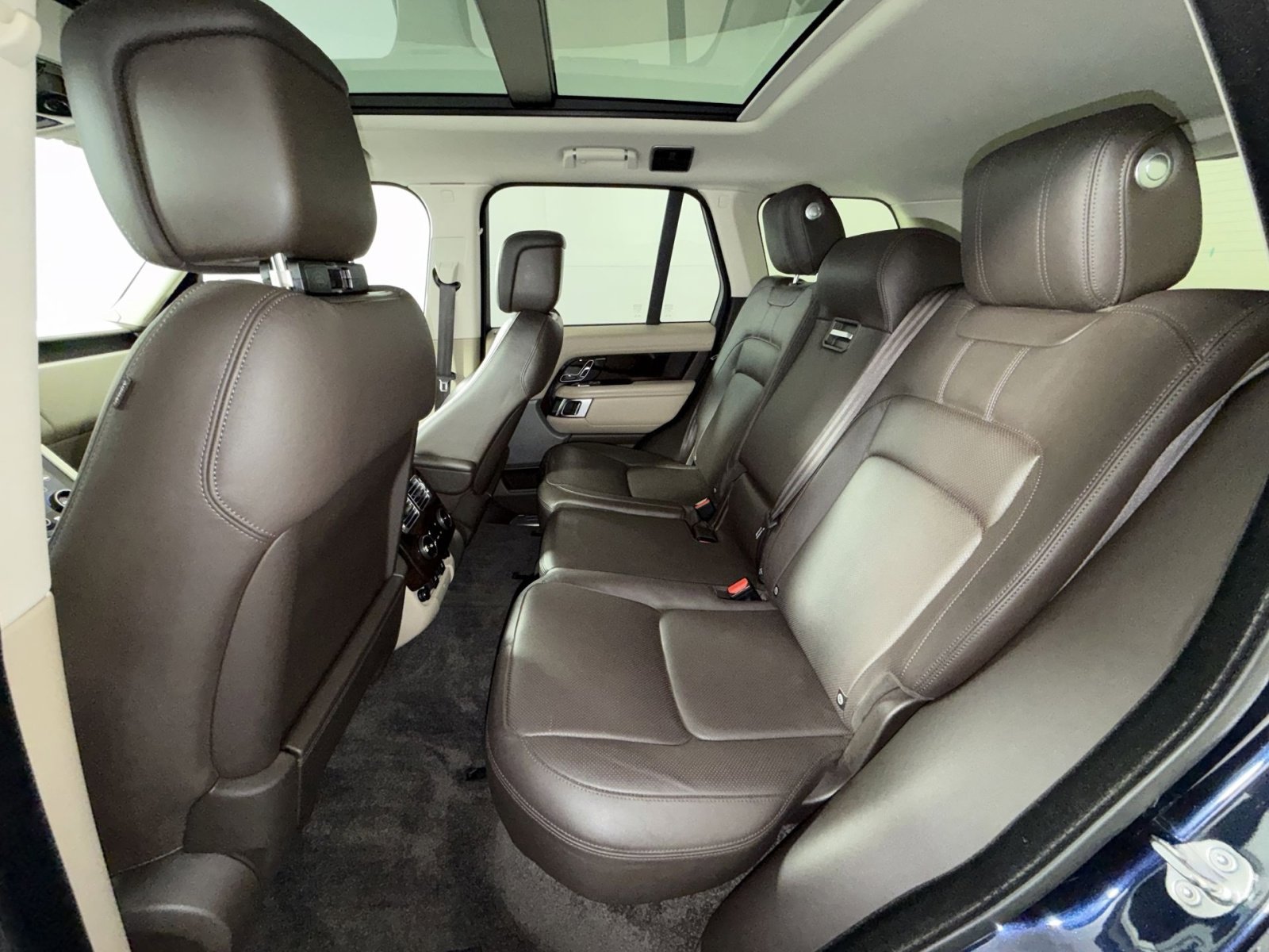 Used 2018 Land Rover Range Rover Supercharged image 25