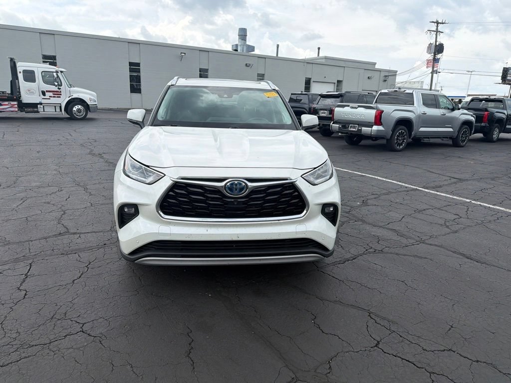 Used 2021 Toyota Highlander Platinum AWD/4WD image 3