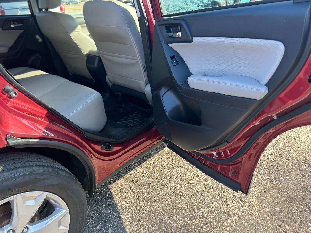 Used 2015 Subaru Forester 2.5i Limited image 15