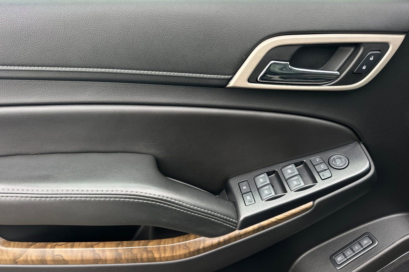 Used 2018 GMC Yukon Denali w/ Open Road Package image 11