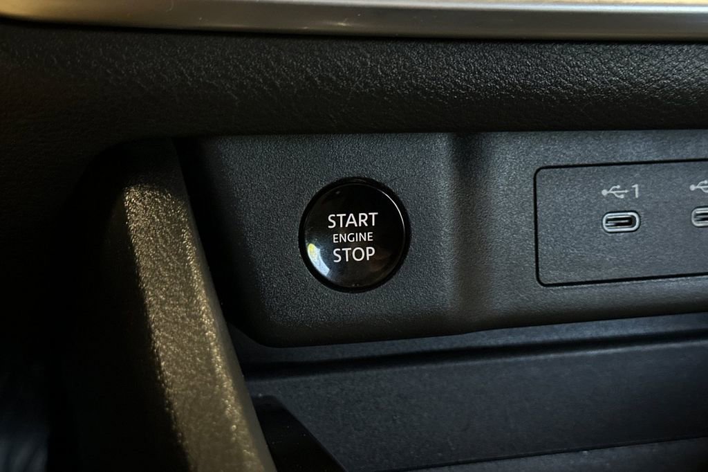 Used 2024 Nissan Rogue SV AWD/4WD image 23