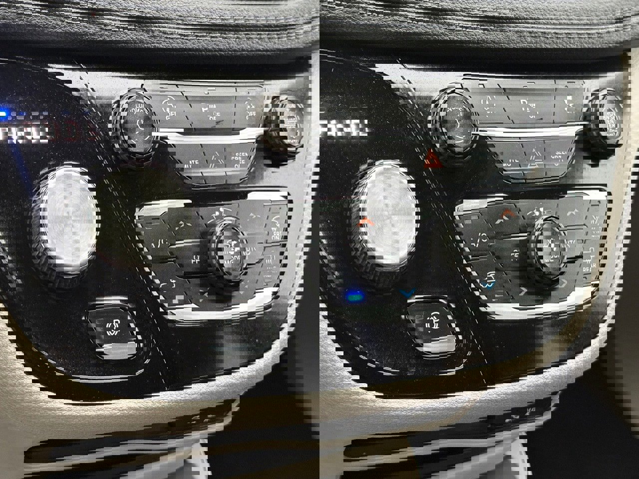 Used 2018 Chrysler Pacifica Limited image 25