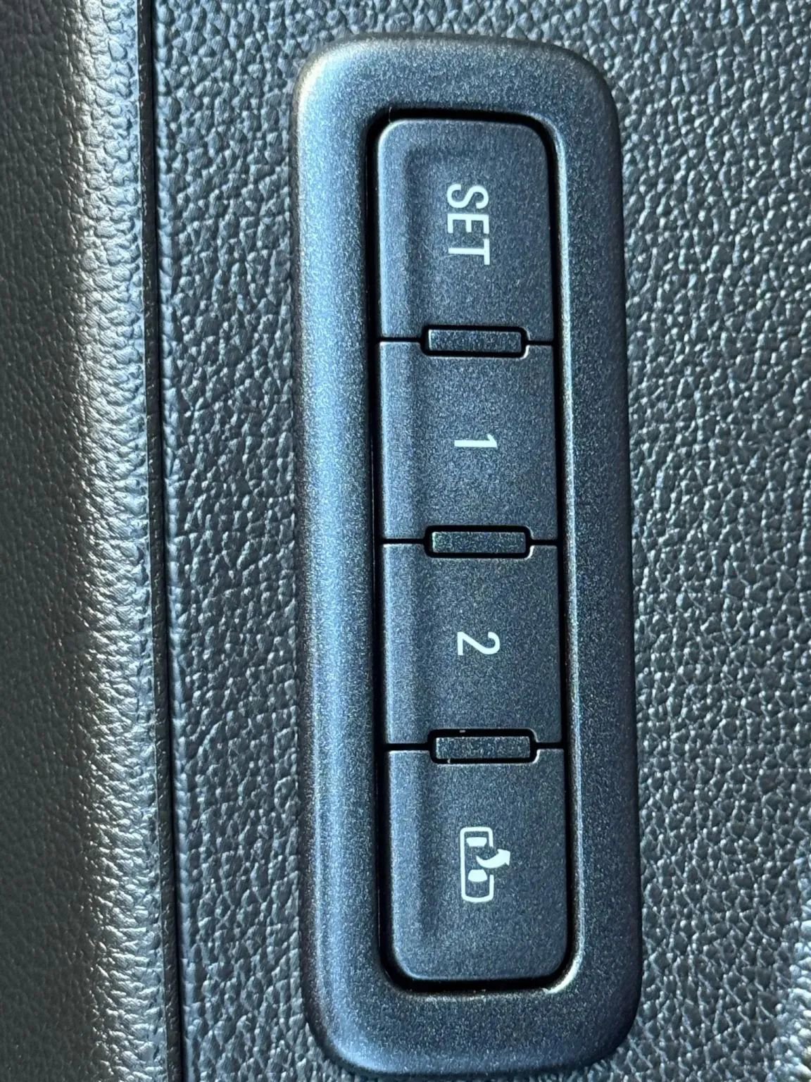 Used 2015 GMC Yukon SLT w/ Open Road Package image 24