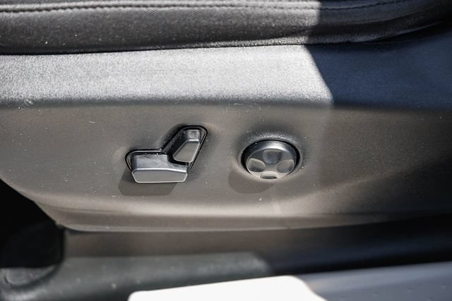 Used 2018 Chrysler Pacifica Touring Plus w/ Tire & Wheel Group FWD image 26