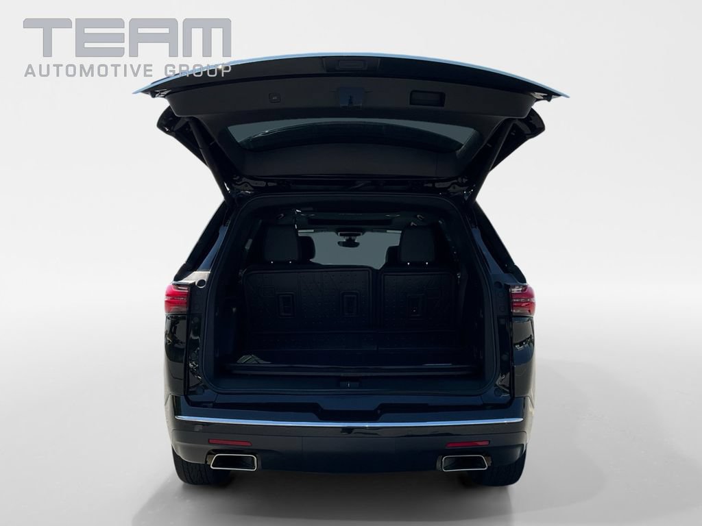 Used 2023 Chevrolet Traverse High Country w/ LPO, Floor Liner Package AWD/4WD image 11