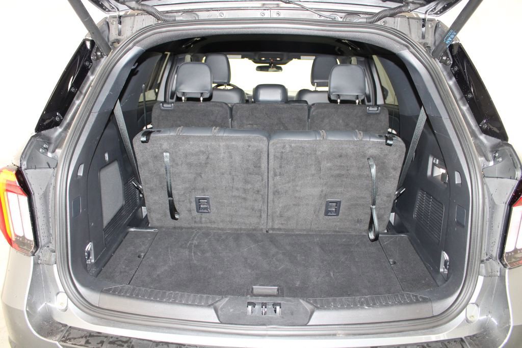 Used 2025 Ford Explorer ST-Line w/ ST-Line Street Pack image 17