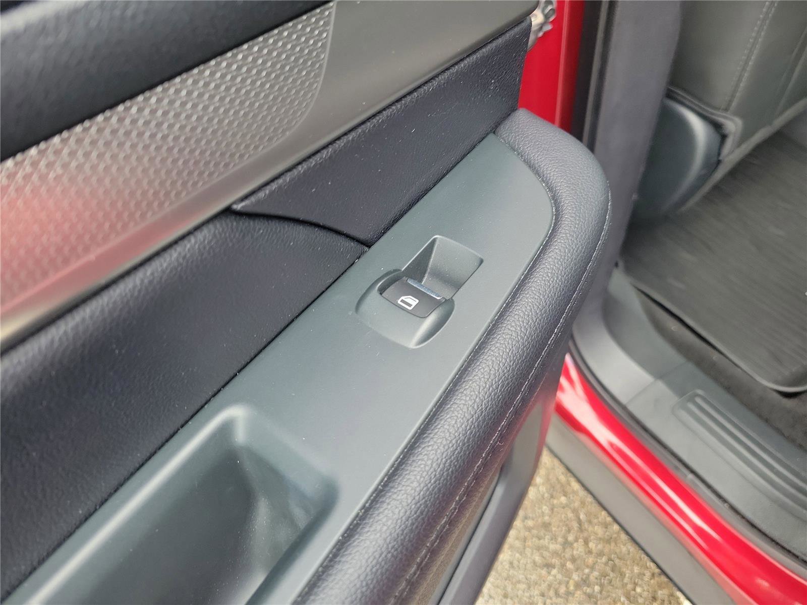 Used 2019 Ford Explorer XLT w/ Equipment Group 202A image 17
