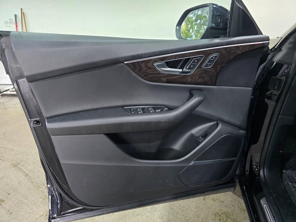 Used 2020 Audi Q8 Premium Plus w/ Premium Plus Package image 22