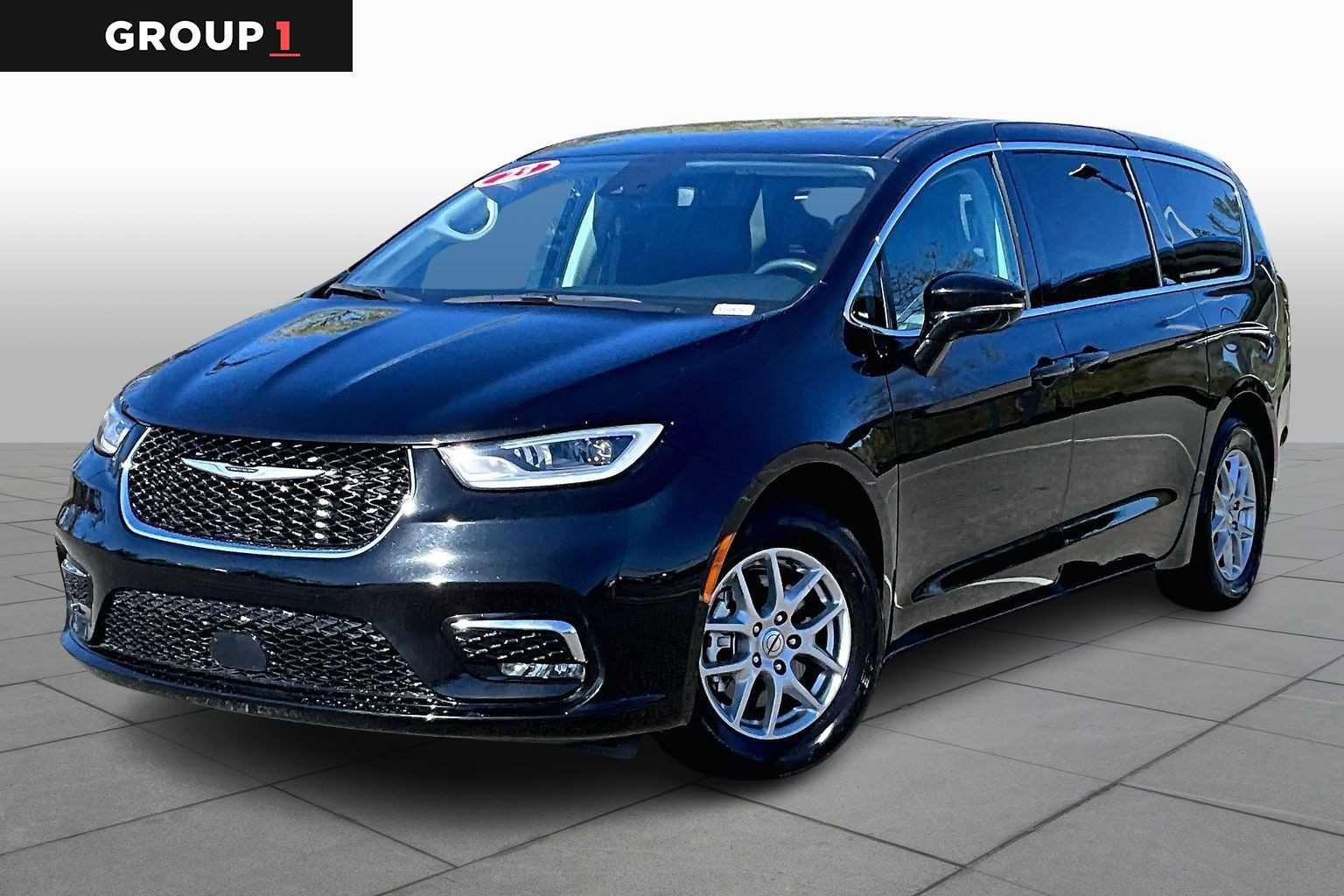 Used 2023 Chrysler Pacifica Touring-L image 1