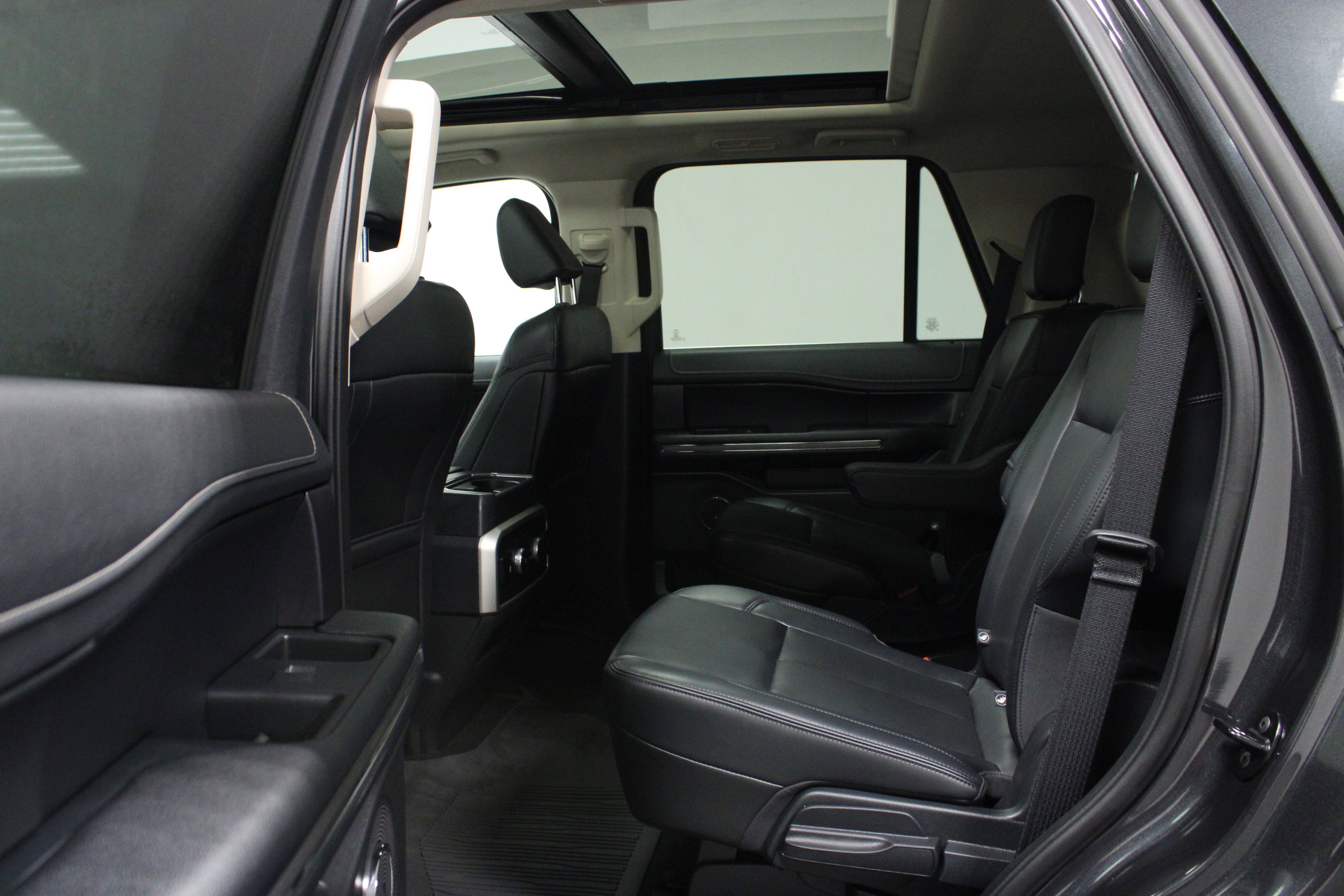 Used 2024 Ford Expedition XLT image 13