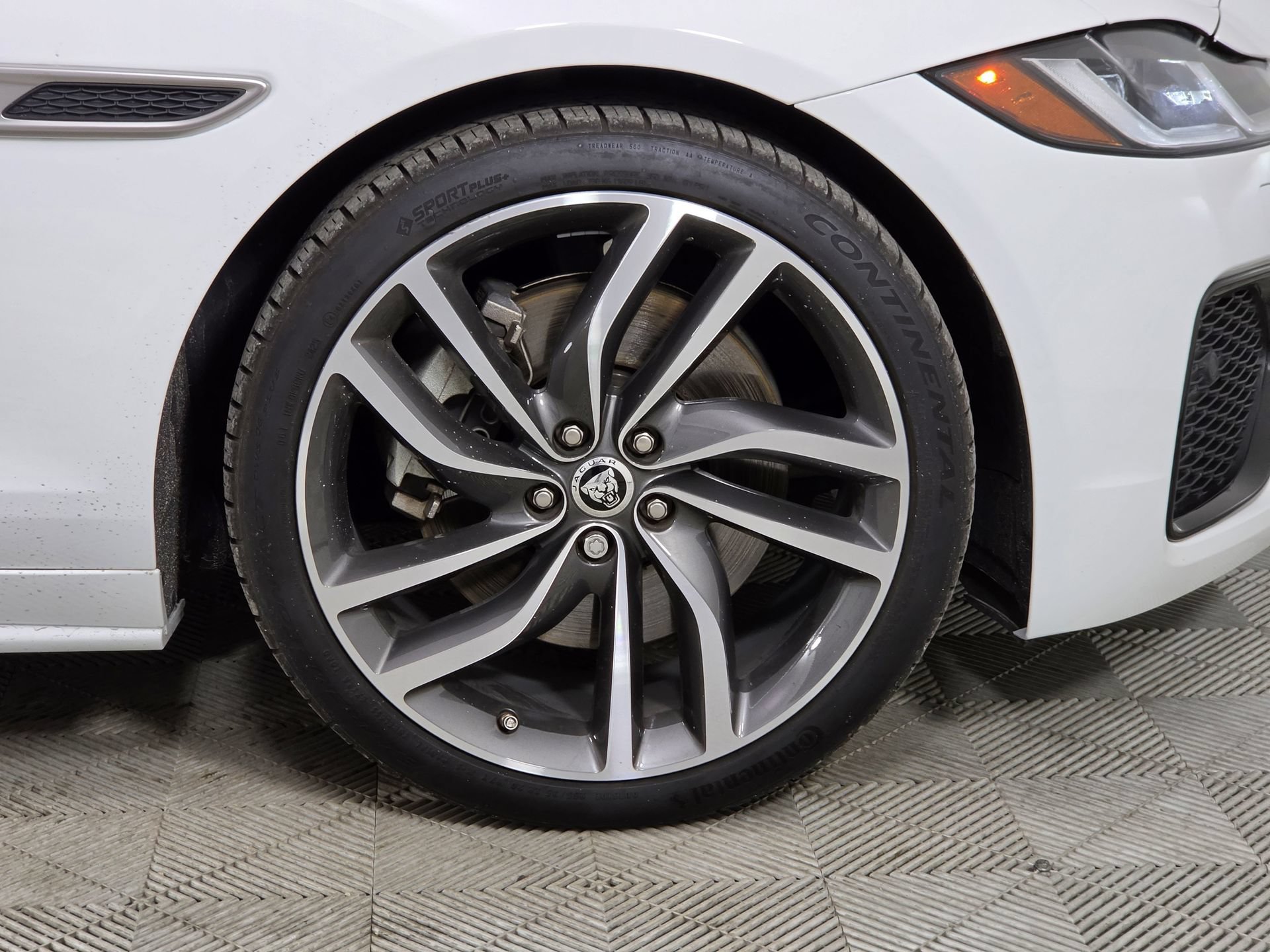 Used 2024 Jaguar XF R-Dynamic SE AWD/4WD image 10