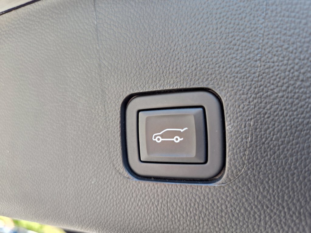 Certified 2023 Chevrolet Traverse Premier w/ LPO, Cargo Package FWD image 39