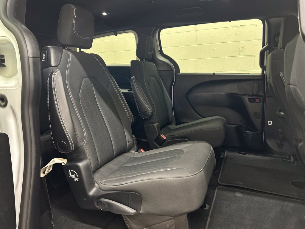 Used 2019 Chrysler Pacifica Touring Plus w/ S Appearance Package FWD image 13
