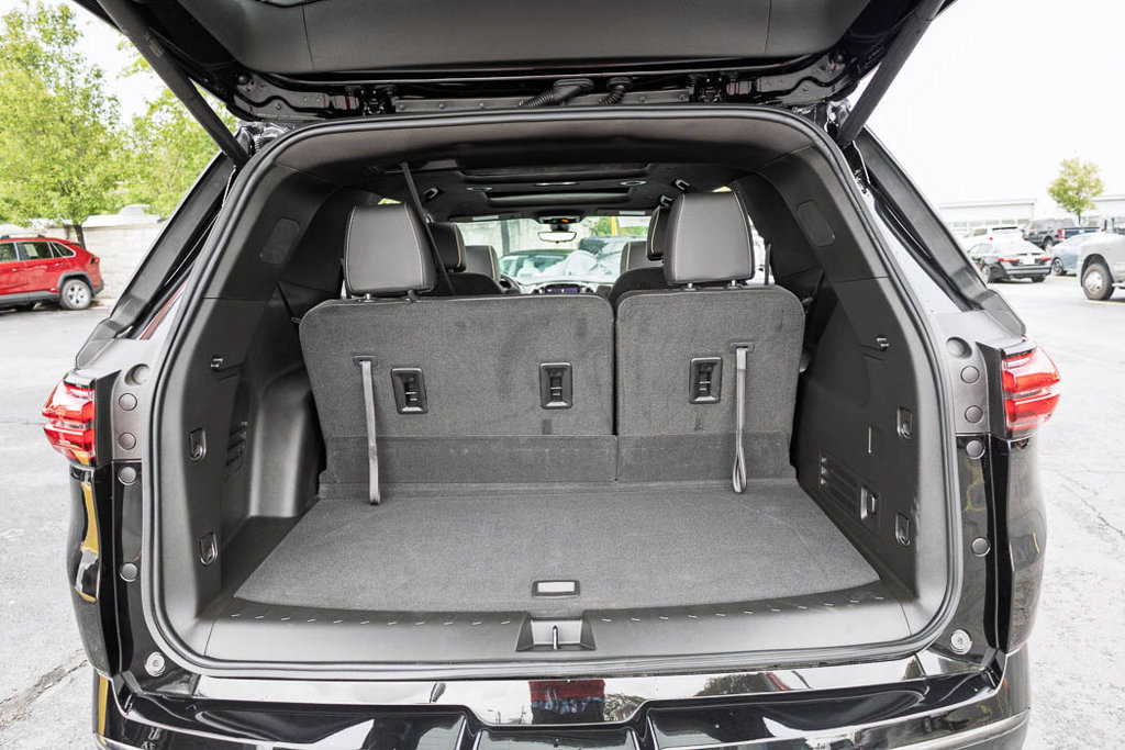 Used 2023 Chevrolet Traverse Premier w/ Redline Edition AWD/4WD image 42