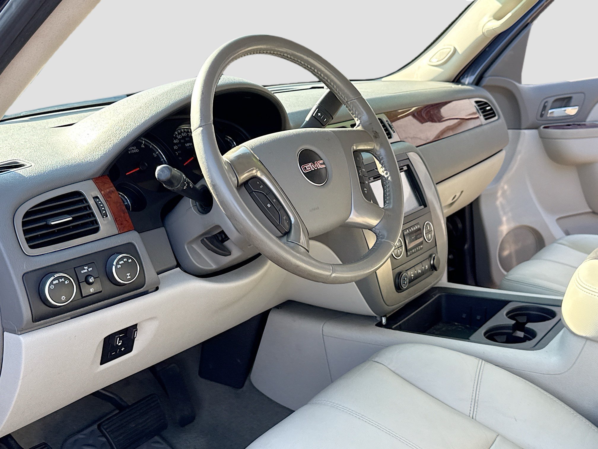 Used 2010 GMC Sierra 1500 SLT w/ SLT Convenience Package AWD/4WD image 4