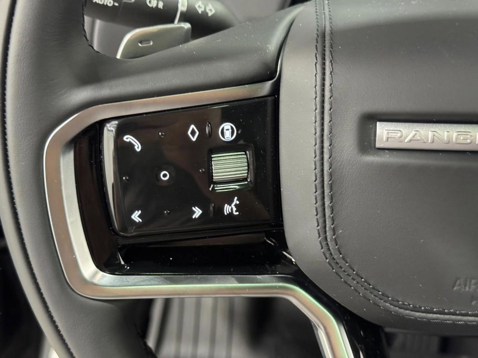 New 2026 Land Rover Range Rover Sport SE image 30