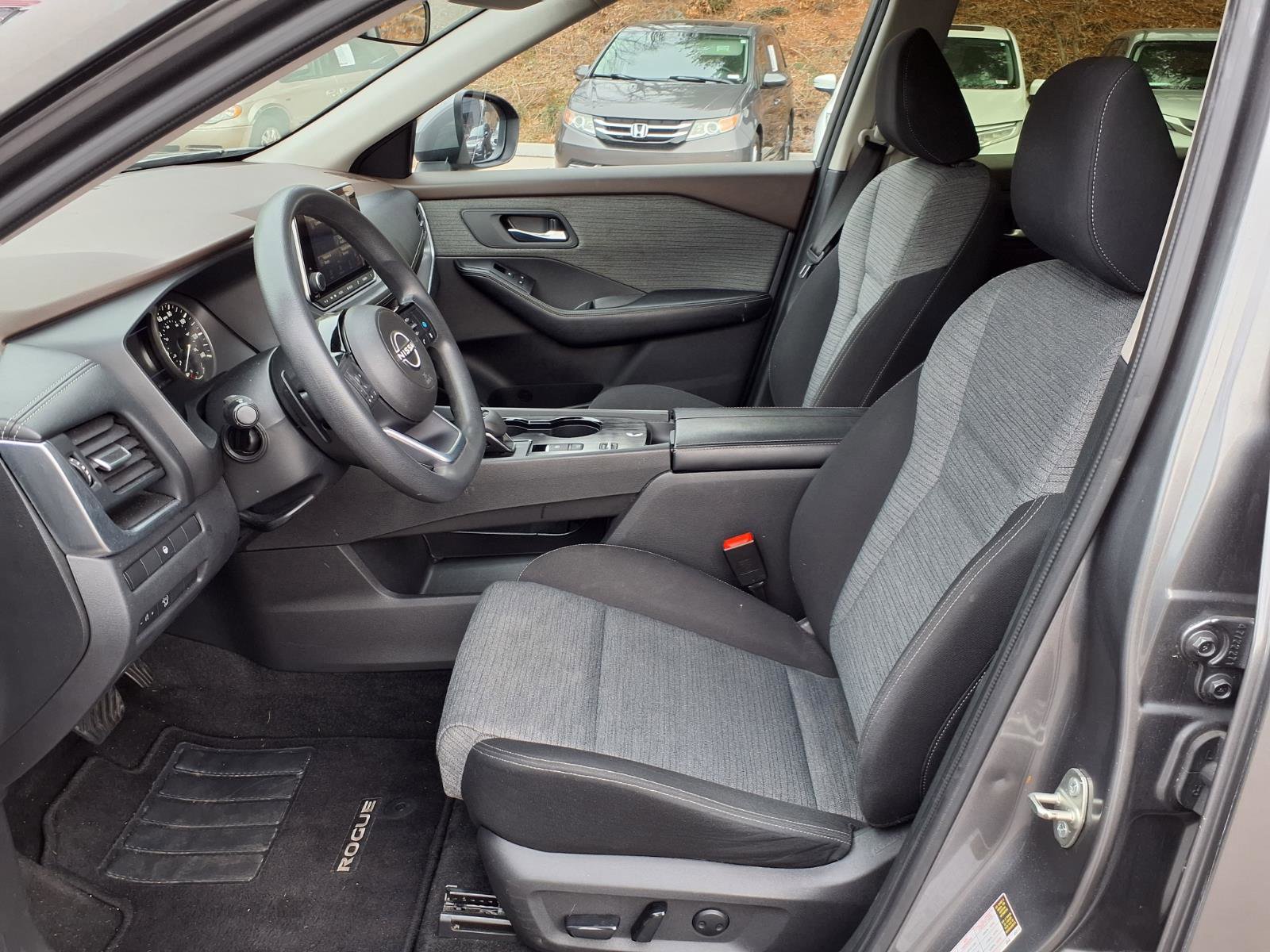 Used 2023 Nissan Rogue SV image 11