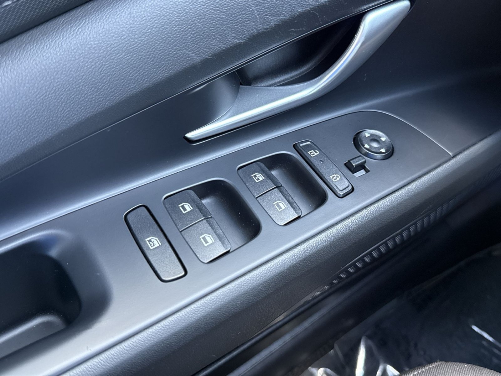 Certified 2024 Hyundai Elantra SEL FWD image 15