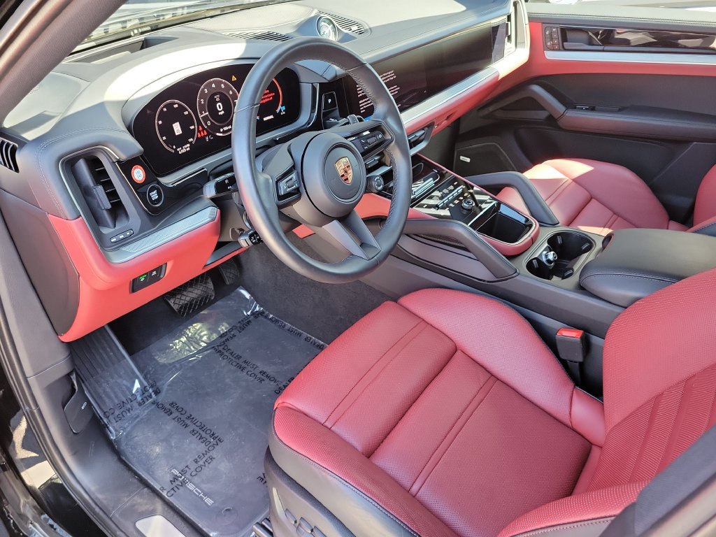 Certified 2026 Porsche Cayenne Coupe AWD/4WD image 4