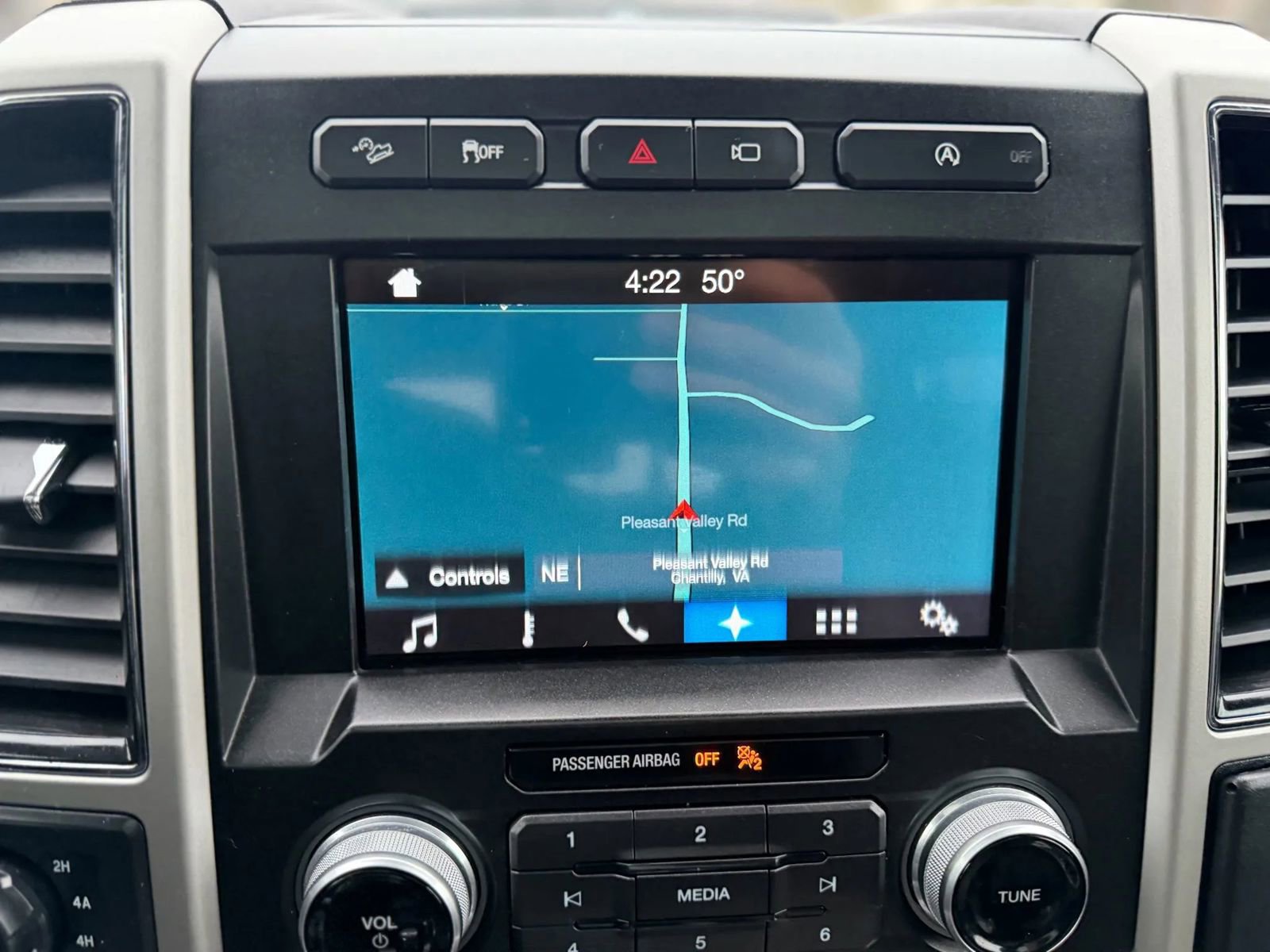 Used 2018 Ford F150 Lariat w/ Equipment Group 502A Luxury image 24