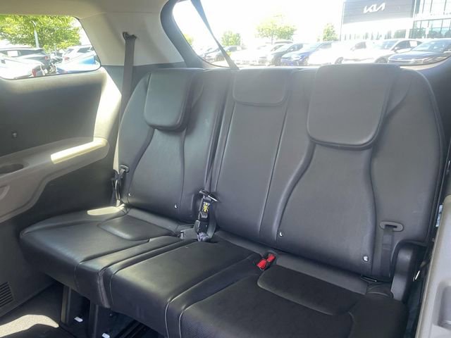 Used 2025 Kia Carnival FWD image 18