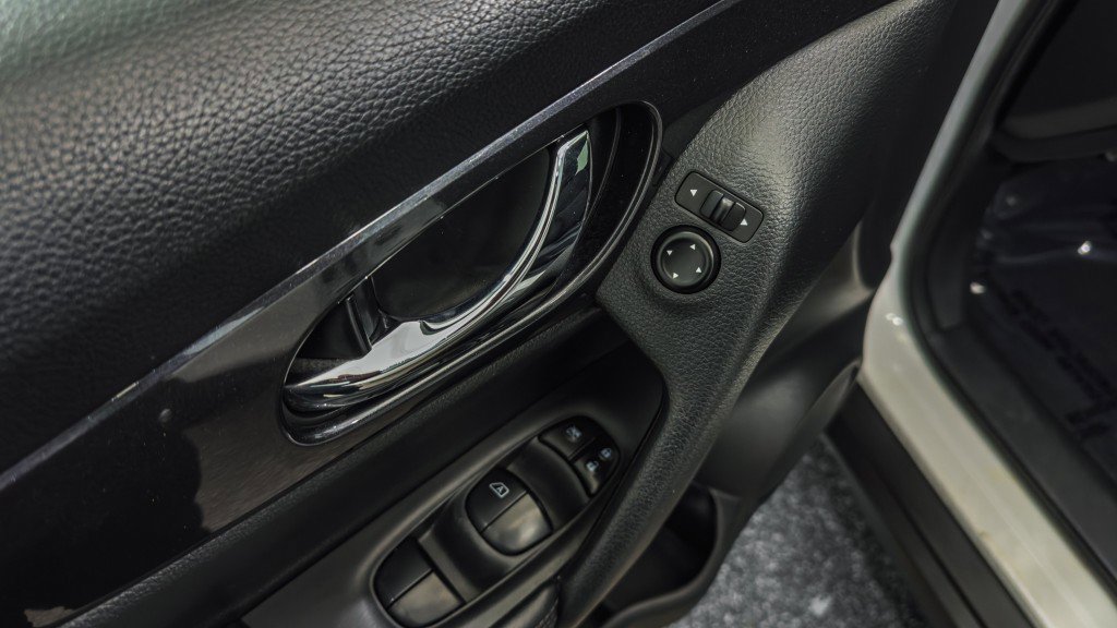 Used 2017 Nissan Rogue SV image 22