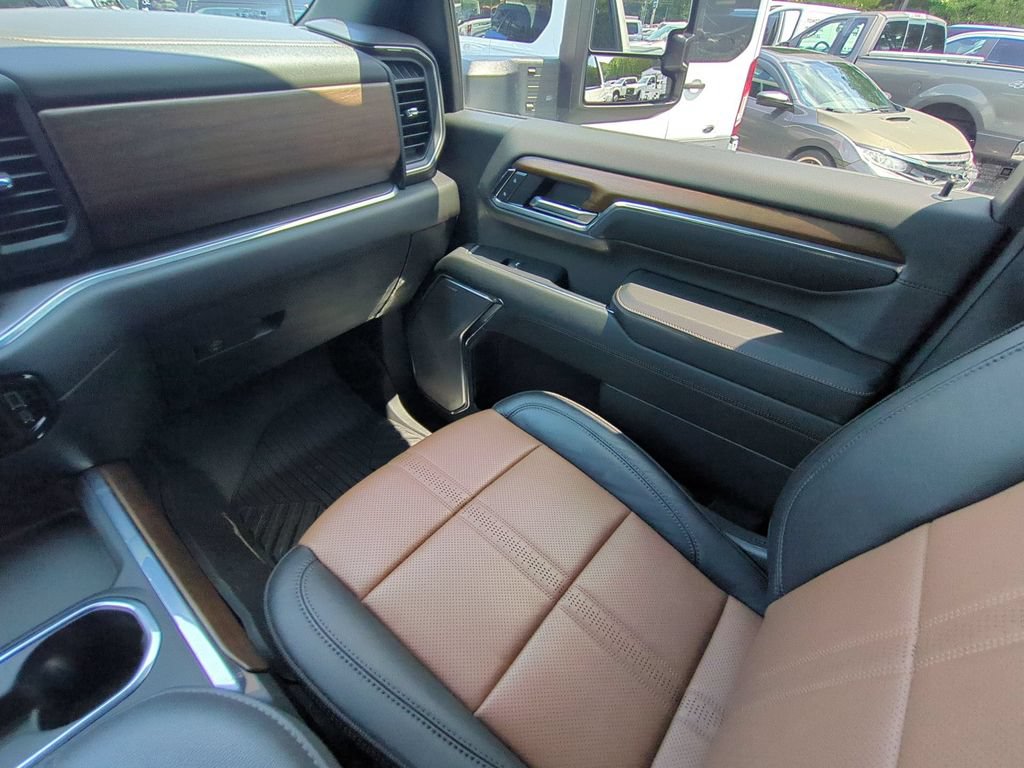 Used 2024 Chevrolet Silverado 3500 High Country w/ High Country Premium Package AWD/4WD image 21
