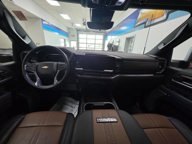 Used 2025 Chevrolet Silverado 2500 High Country w/ High Country Premium Package AWD/4WD image 15