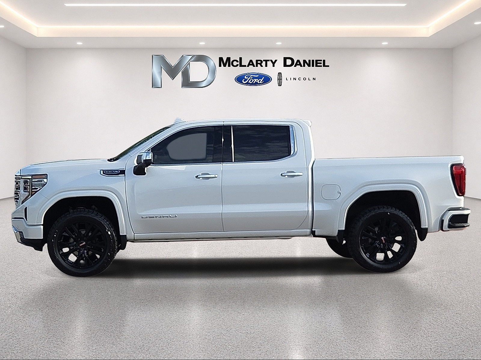 Used 2022 GMC Sierra 1500 Denali w/ Denali Reserve Package AWD/4WD image 3