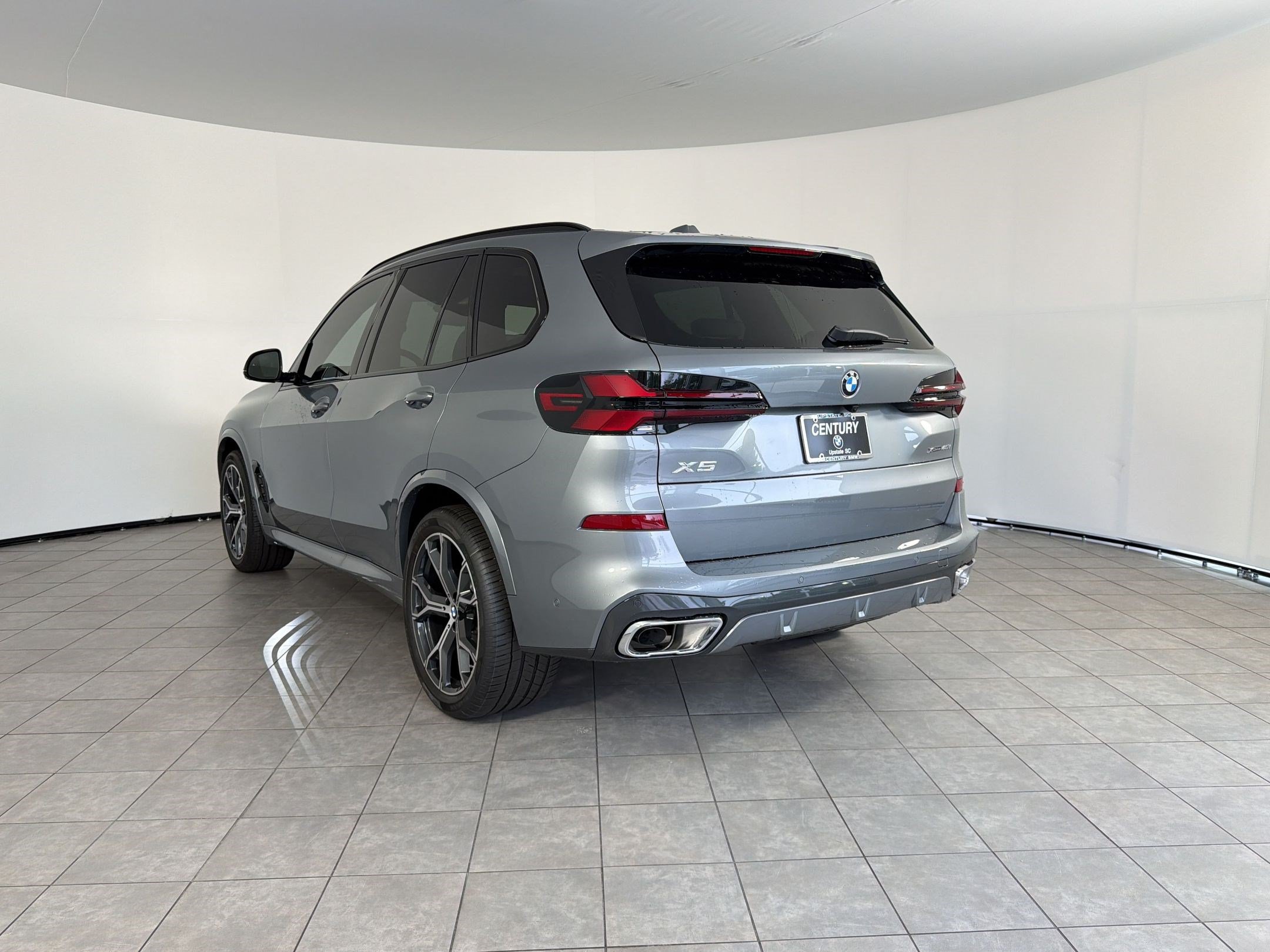 New 2026 BMW X5 xDrive40i w/ M Sport Package AWD/4WD image 3